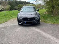 Grau Gebraucht 2021 Maserati Levante SUV | 60.000 € (Fairer Preis)
