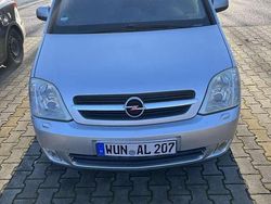 Grau Gebraucht 2005 Opel Meriva Edition Van / Kleinbus | 2.499 € (Etwas zu teuer)