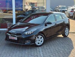Zilinaschwarz Gebraucht 2024 Kia Ceed Vision Kleinwagen | 24.800 € (Fairer Preis)