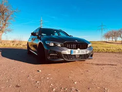 Grau Gebraucht 2020 BMW 320 M Sport Kombi | 22.999 € (Fairer Preis)