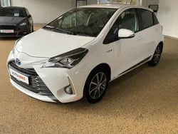 Weiß Gebraucht 2019 Toyota Yaris Club Limousine | 17.360 € (Teuer)
