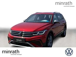 Rot Gebraucht 2024 VW Tiguan Allspace Elegance SUV | 41.545 € (Guter Preis)