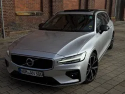 Silber Gebraucht 2020 Volvo V60 R-Design Kombi | 15.200 €