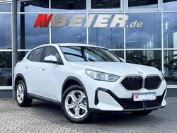 Mineralweiss metallic Gebraucht 2024 BMW X2 Performance SUV | 37.890 € (Superpreis)