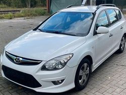 Weiß Gebraucht 2010 Hyundai i30 Edition+ Kombi | 2.445 € (Fairer Preis)