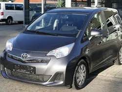 Grau Gebraucht 2011 Toyota Verso-S Life Van / Kleinbus | 9.990 € (Etwas zu teuer)