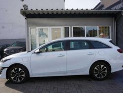 Weiß Gebraucht 2023 Kia Ceed Sportswagon Vision Kombi | 19.899 € (Superpreis)