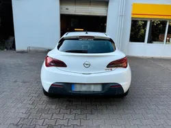 Weiß Gebraucht 2012 Opel Astra GTC S Kleinwagen | 6.700 €