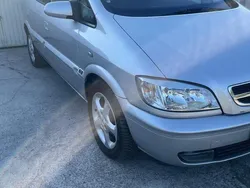 Silber Gebraucht 2005 Opel Zafira Van / Kleinbus | 2.950 € (Etwas zu teuer)