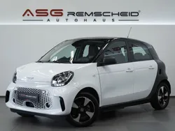 Weiß Gebraucht 2020 Smart ForFour Electric Drive Passion Limousine | 9.900 € (Fairer Preis)