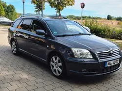 Grau Gebraucht 2004 Toyota Avensis Sol Kombi | 2.950 € (Fairer Preis)