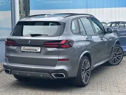 Grau Gebraucht 2024 BMW X5 M Sport SUV | 107.396 €