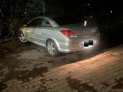 Silber Gebraucht 2006 Opel Astra Cabriolet Cabrio | 2.000 €