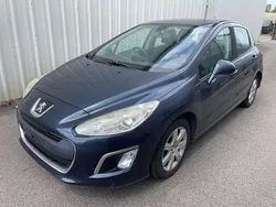 Blau Gebraucht 2010 Peugeot 308 Access Kleinwagen | 1.490 €