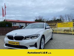 Mineralweiss metallic Gebraucht 2022 BMW 330 Advantage Limousine | 34.990 € (Guter Preis)