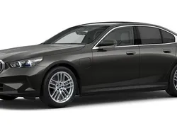 Grau Gebraucht 2024 BMW 550e Comfort Edition Limousine | 77.634 € (Fairer Preis)