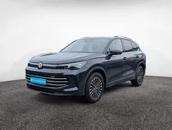 Grau Gebraucht 2024 VW Tiguan Elegance SUV | 39.940 € (Fairer Preis)
