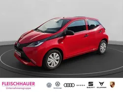 Rot Gebraucht 2018 Toyota Aygo Business Edition Kleinwagen | 7.890 € (Guter Preis)