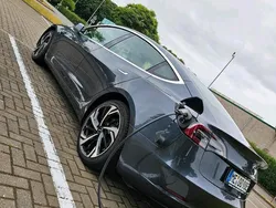 Grau Gebraucht 2019 Tesla Model 3 Long Range Limousine | 19.000 €