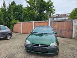 Grün Gebraucht 1996 Opel Corsa Family Limousine | 2.480 €