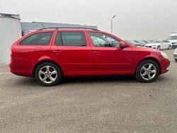 Rot Gebraucht 2012 Skoda Octavia Elegance Kombi | 3.950 € (Superpreis)