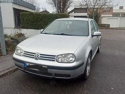 Grau Gebraucht 2002 VW Golf Basis Limousine | 1.000 € (Guter Preis)