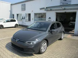 Grau Gebraucht 2024 VW Golf VIII Life Limousine | 22.990 € (Guter Preis)