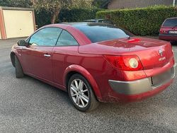 Rot Gebraucht 2005 Renault Mégane Cabriolet Cabrio | 2.100 €