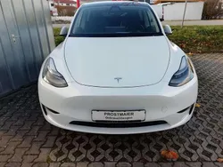 Weiß Gebraucht 2022 Tesla Model Y Long Range SUV | 44.200 € (Teuer)