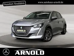 Grau (grau artense) Gebraucht 2021 Peugeot e-208 Allure Kleinwagen | 13.350 € (Superpreis)
