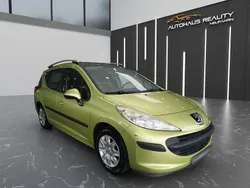 Grün Gebraucht 2008 Peugeot 207 Limousine | 1.980 € (Fairer Preis)