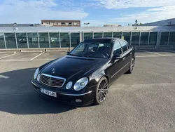 Schwarz Gebraucht 2004 Mercedes E500 Avantgarde Limousine | 9.000 €