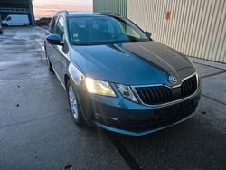 Grau Gebraucht 2017 Skoda Octavia Ambition Kombi | 10.500 € (Guter Preis)