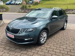 Grau Gebraucht 2017 Skoda Octavia Kombi | 10.690 € (Fairer Preis)
