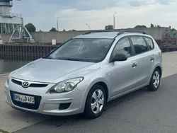 Silber Gebraucht 2010 Hyundai i30 Edition+ Kombi | 990 € (Superpreis)