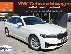 Weiß Gebraucht 2023 BMW 520 Sport Line Kombi | 37.990 € (Fairer Preis)