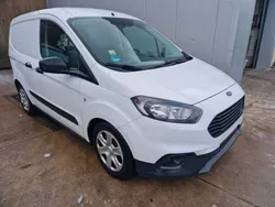 Weiß Gebraucht 2022 Ford Transit Trend Van / Kleinbus | 13.700 €