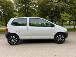 Weiß Gebraucht 2002 Renault Twingo Authentique Kleinwagen | 1.150 € (Etwas zu teuer)