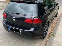 Schwarz Gebraucht 2016 VW Golf VII Allstar Limousine | 12.500 € (Etwas zu teuer)