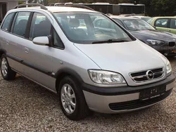 Silber Gebraucht 2005 Opel Zafira Njoy Van / Kleinbus | 3.990 € (Etwas zu teuer)