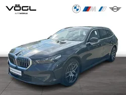 Grau Gebraucht 2024 BMW 520 Comfort Edition Kombi | 48.980 € (Superpreis)