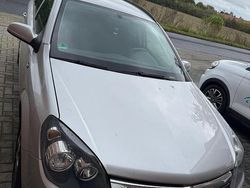 Silber Gebraucht 2005 Opel Astra Kombi | 2.400 € (Etwas zu teuer)