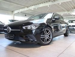 Schwarz Gebraucht 2019 Mercedes CLA200 Shooting Brake Progressive Kombi | 21.990 € (Fairer Preis)