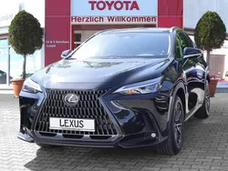 Schwarz Gebraucht 2023 Lexus NX450h+ E-FOUR SUV | 59.990 € (Etwas zu teuer)
