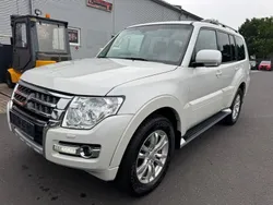 Weiß Gebraucht 2017 Mitsubishi Pajero SUV | 31.599 € (Etwas zu teuer)