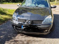 Schwarz Gebraucht 2003 Renault Clio II Authentique Limousine | 1.600 € (Fairer Preis)