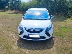 Weiß Gebraucht 2012 Opel Zafira Tourer Edition Van / Kleinbus | 5.000 € (Fairer Preis)