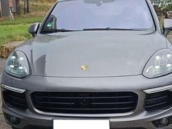 Grau Gebraucht 2015 Porsche Cayenne S SUV | 40.500 € (Fairer Preis)