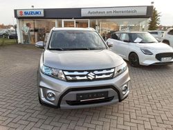Grau Gebraucht 2015 Suzuki Vitara Comfort+ SUV | 13.490 € (Fairer Preis)