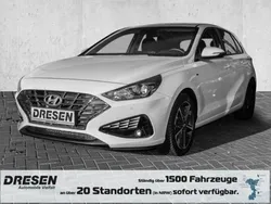 Weiss Gebraucht 2023 Hyundai i30 Trend Limousine | 18.880 € (Fairer Preis)